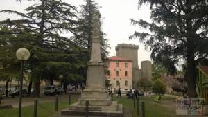 Piancastagnaio_Monumento_Caduti_Giardini_Nasini_WP_20160421_021