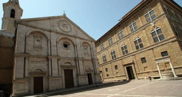 Pienza_piazza_duomo